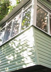 остекление балконов с выносом